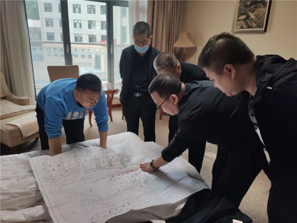 山東科技大學(xué)實用礦山壓力研究中心主任石永奎教授、郝建博士應(yīng)邀赴龍煤雙鴨山礦業(yè)集團(tuán)進(jìn)行技術(shù)交流